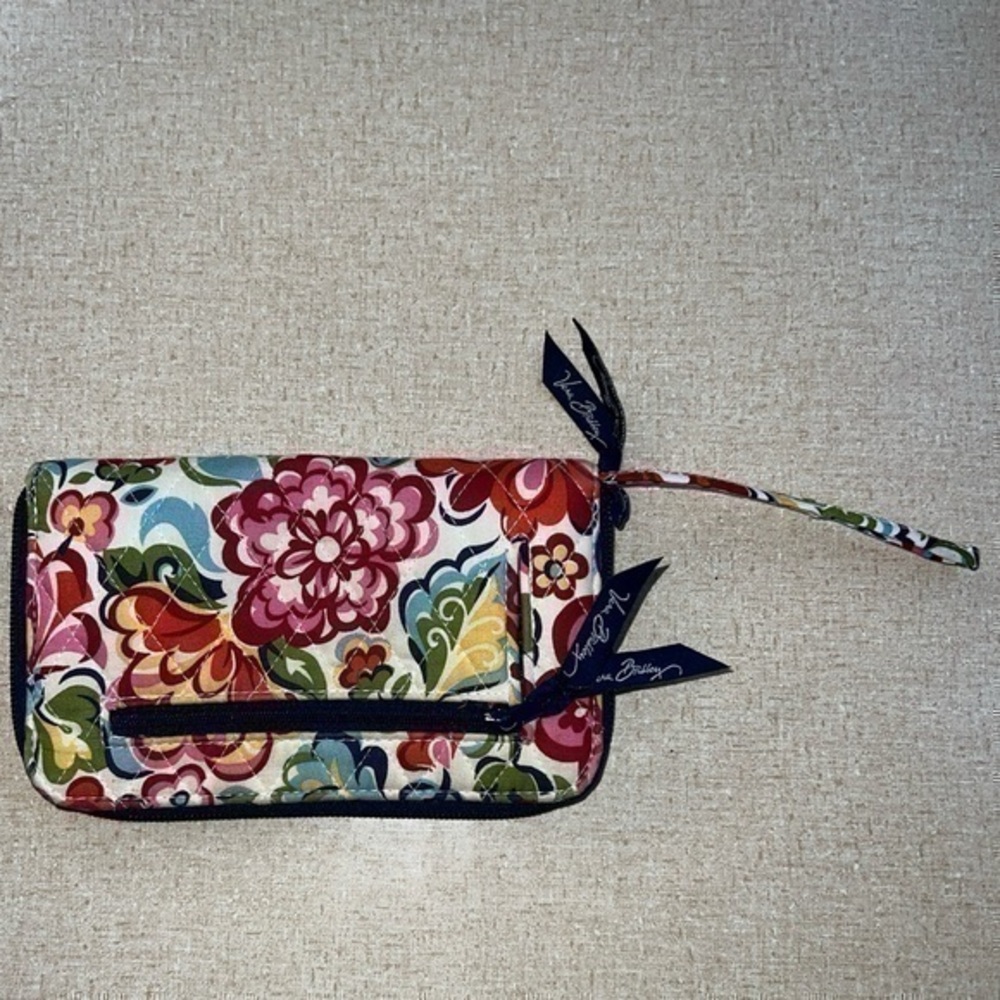 Vera Bradley Multi Colored Floral  Zip Closure Quilted Clutch Wallet Purse